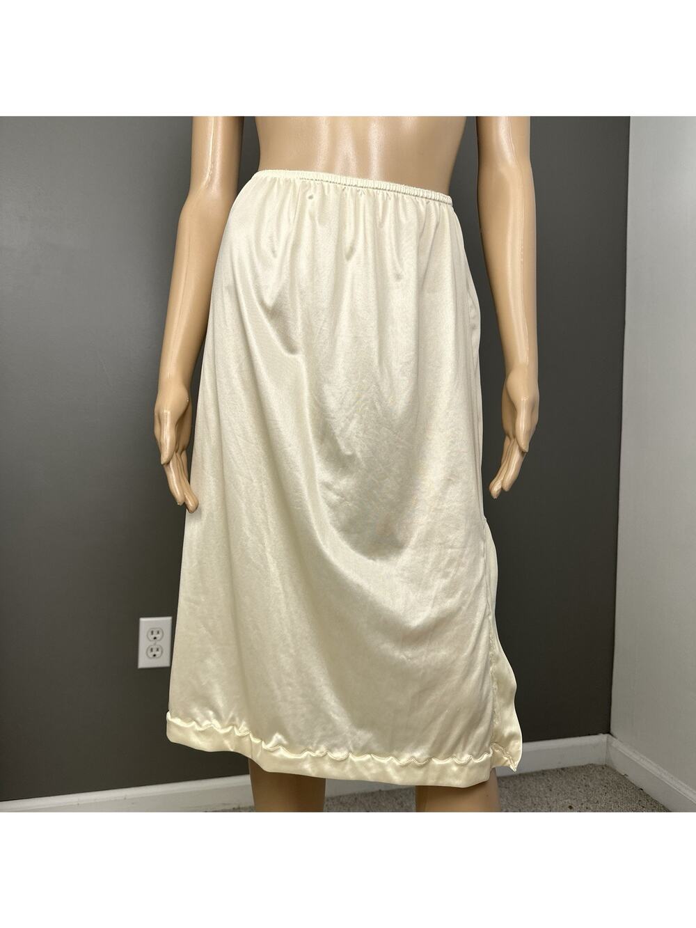 Vintage Ventura Half Slip Skirt Size Small Ivory Double Slits Antron III Nylon